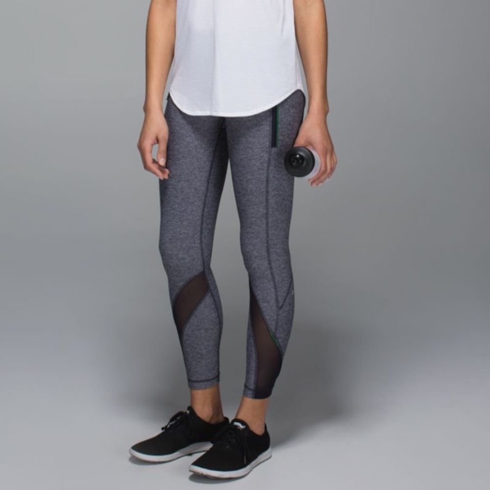 Lululemon Inspire Tight II (Mesh)
Heathered Naval Blue / Naval Blue Size 6